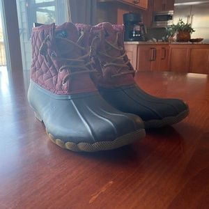 Sperry Topsider Saltwater Quilted Rubber Boots. 9.5